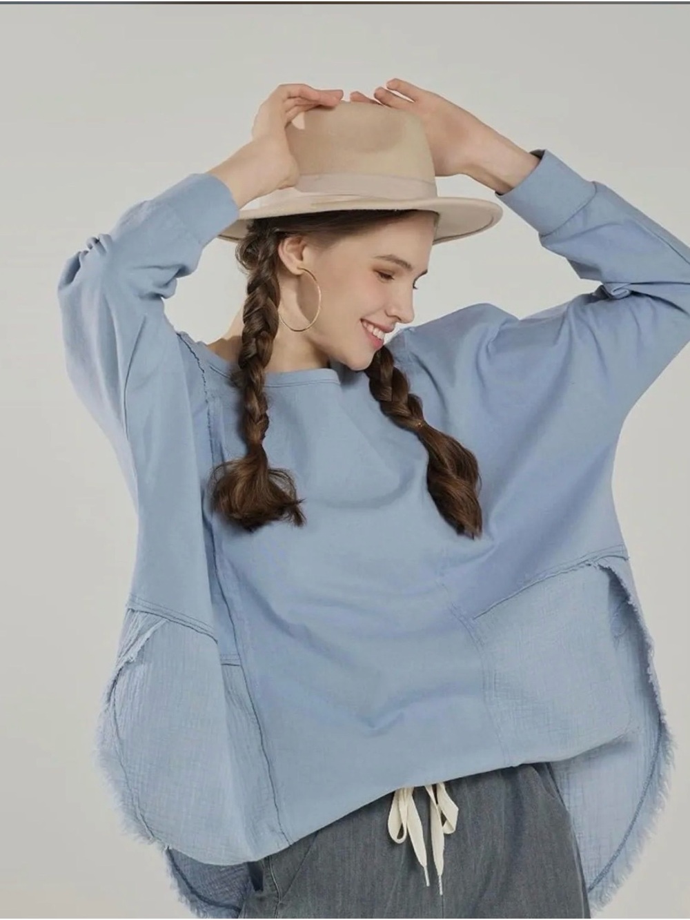 770. Relaxed Light Blue Women's Sweatshirt Top